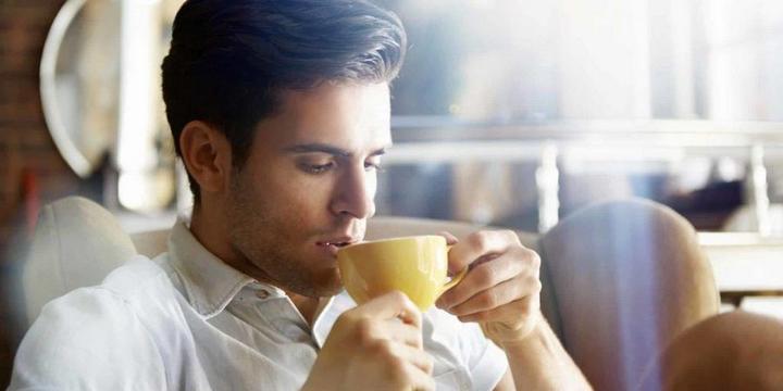 Пить чай горячим, сразу после еды: ошибки, из-за которых ваш любимый напиток может навредить организму
