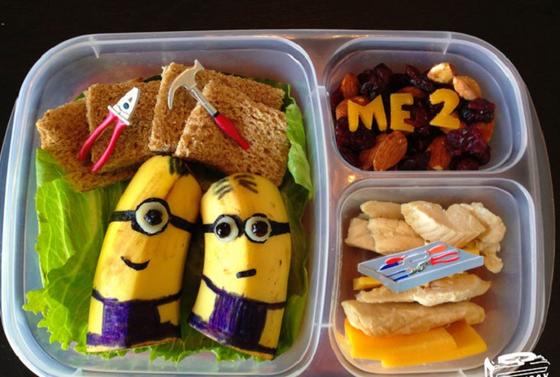 Креативный папа делает из обычных бутербродов произведения искусства для дочери на школьный обед