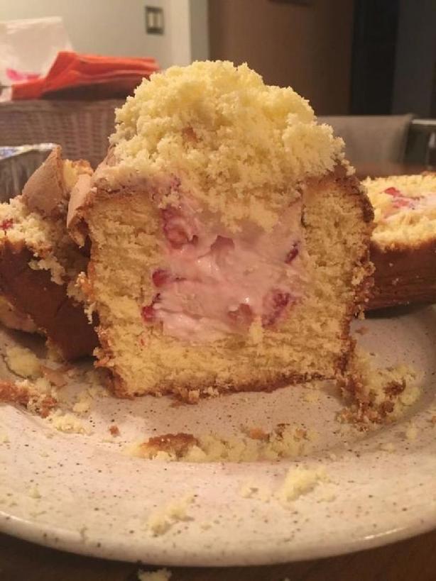 Готовим кекс с сюрпризом внутри: десерт получается таким вкусным, что невозможно оторваться