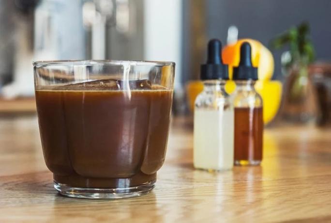 От коктейлей до пряных мясных маринадов: 5 нестандартных способов использовать экстракт ванили