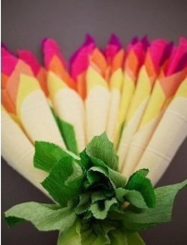 Пригодится и для праздника, и для фотосессии: как сделать красивейший цветок из гофрированной бумаги