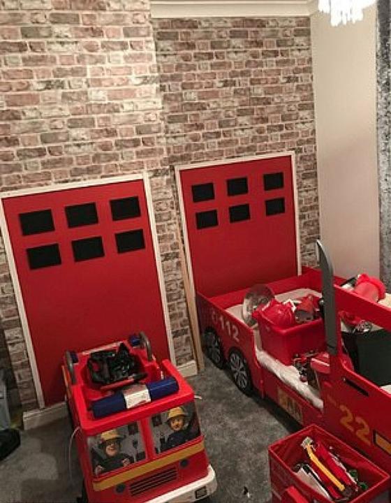 Мать постаралась и превратила комнату сына в настоящую пожарную станцию. В Сети не перестают восхвалять умелицу