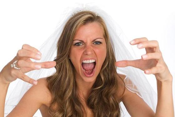 «Ты просто капризная девочка»: невеста потребовала платье за 950 долларов, а жених предложил альтернативный вариант за 50