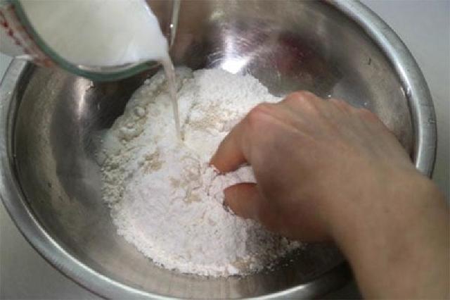 Нашла рецепт, который поразил меня своей простотой и нежным вкусом: готовим сладкие шарики из рисовой муки