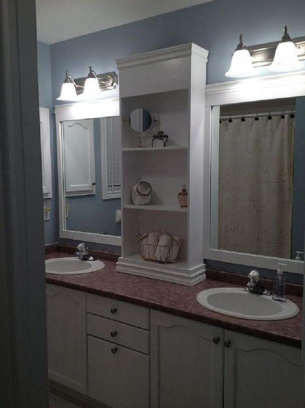 Из одного большого зеркала в ванной мы сделали два с разделяющим шкафом посередине