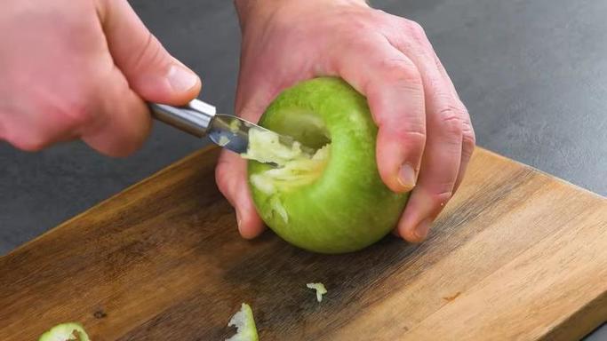 Яблочный пирог с клюквой и изюмом: необычный рецепт вкусного десерта