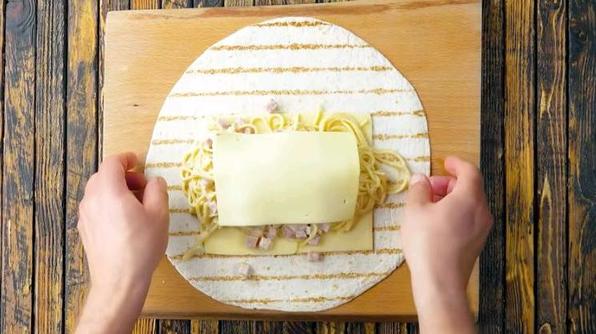 Буррито с макаронами: 3 рецепта сытного блюда, которые ваши близкие обязательно оценят