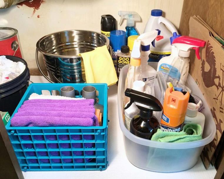 Шкафчик под раковиной тоже нуждается в уборке: мои советы