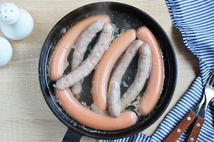 Немецкий рецепт: картошка с колбасками, сосисками и красной капустой. Вкусно, пальчики оближешь!