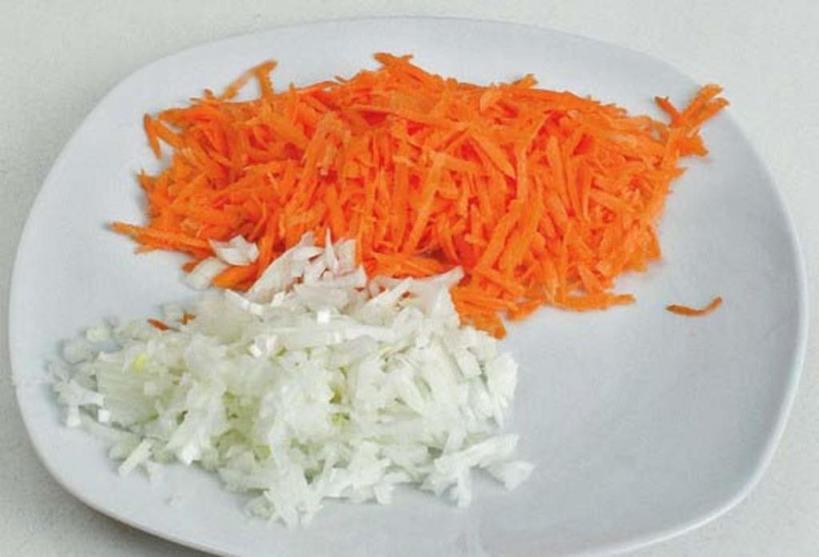 Вкусная закуска: пикантный хворост с морковью, зеленым кориандром и луком