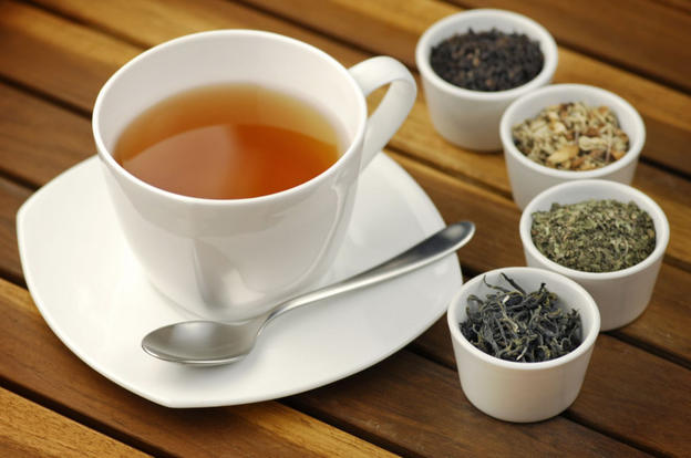 Пить чай горячим, сразу после еды: ошибки, из-за которых ваш любимый напиток может навредить организму