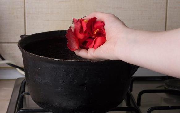 Как сделать духи из розовой воды в домашних условиях: я уже много лет пользуюсь этим способом