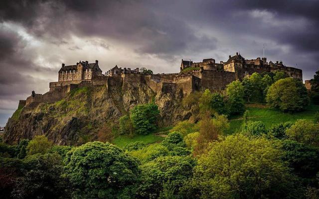 Посещение Эдинбургского замка: 8 лучших достопримечательностей, а также советы и экскурсии