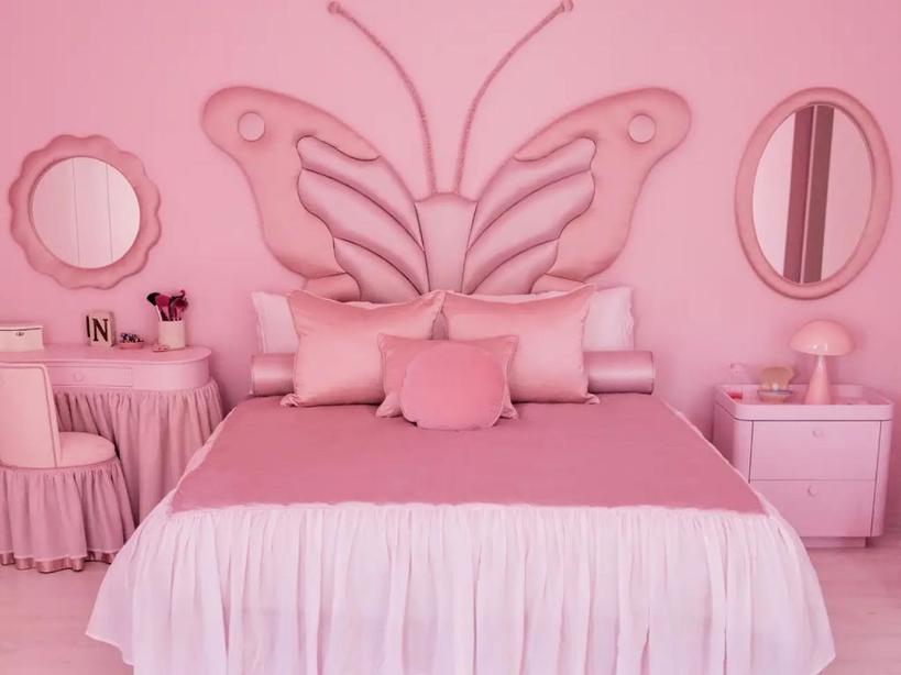 Ким Кардашян продемонстрировала полностью розовую спальню дочери. Эксперты считают ее идеальной для ребенка
