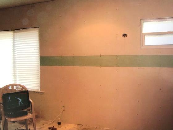 Бездомный из Детройта купил заброшенный дом за USD1500 — и 10 лет ремонтировал его для жены