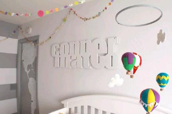 Для декора детской сделала игрушечные воздушные шары из войлока: смотрится стильно