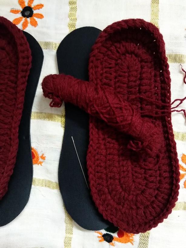Идеальный вариант для холодной зимы: как связать крючком красивые и теплые домашние сандалии