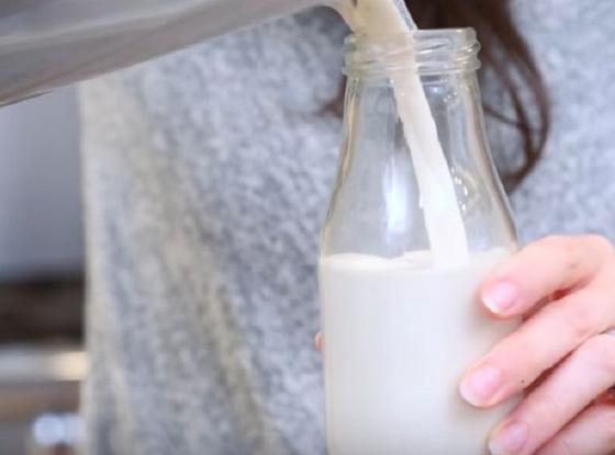 Как сделать миндальное молоко дома: нужно отобрать орехи покрупнее