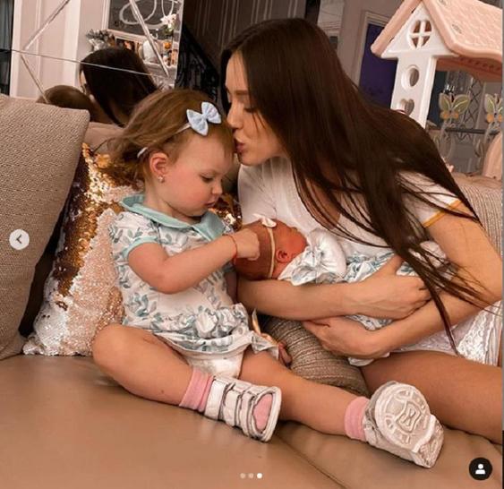 Жена футболиста Тарасова модель Анастасия Костенко рассказала, как приходит в себя после родов: новые фото