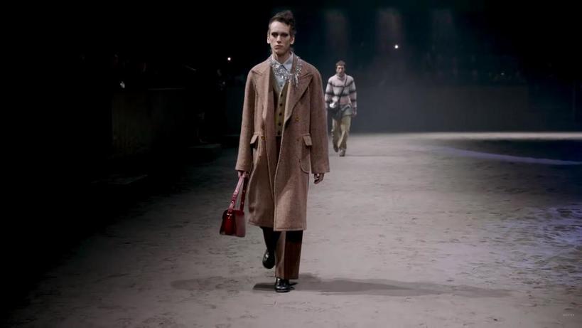 Платья, гольфы и блузки с рюшами: как должен выглядеть настоящий мужчина в 2020 году по мнению Gucci (фото)