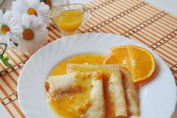 Ароматный апельсиновый соус для праздничных блинов на Масленицу: два рецепта вкусной подливки