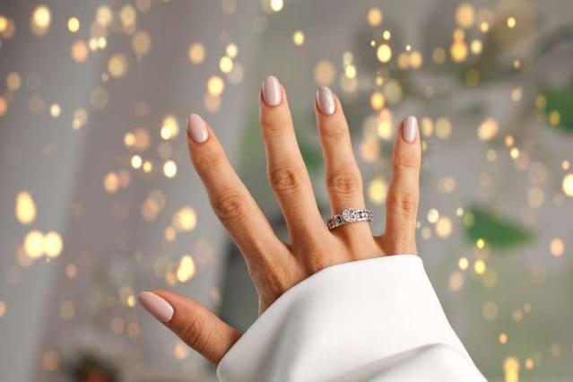 Денег можешь дать, но выбирать буду я: опросы показали, что невесты все чаще покупают обручальные кольца сами себе