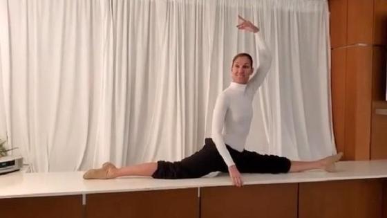 Селин Дион в 51 год занимается балетом 4 раза в неделю и не забывает удивлять поклонников в Instagram своей фигурой