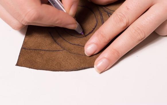 Как сделать своими руками красивый кожаный браслет с шипами: пошаговая инструкция