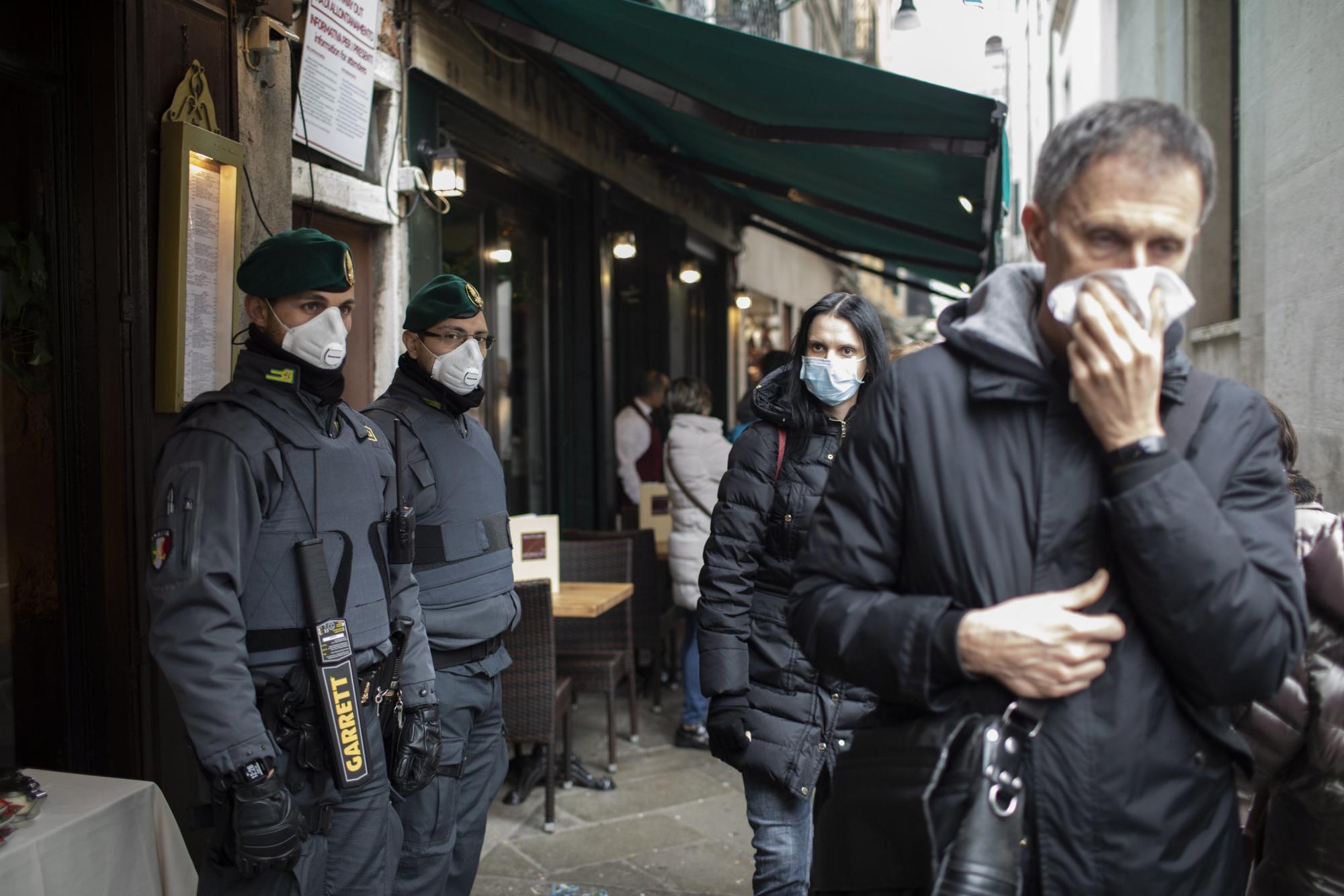 Уже три жертвы: В Италии — сильнейшая вспышка коронавируса