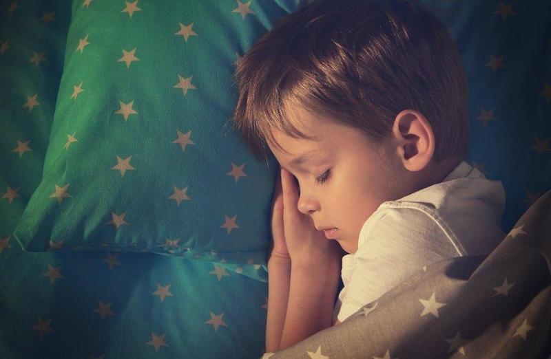 Как уложить ребенка спать вечером? Нужно превратить этот процесс в особый ритуал