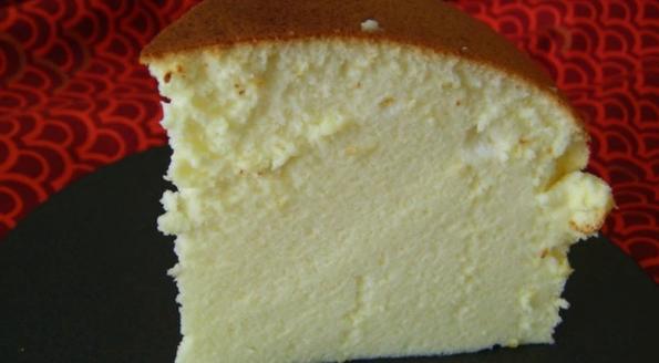 Как сливочный сыр превращает простой бисквит в чизкейк: подруга научила готовить сложный десерт очень просто
