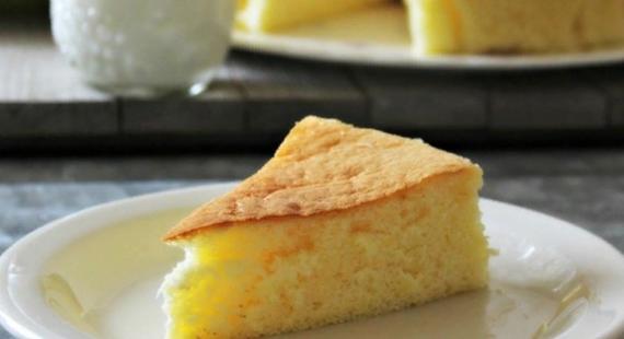 Как сливочный сыр превращает простой бисквит в чизкейк: подруга научила готовить сложный десерт очень просто