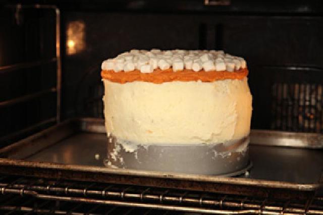Готовим торт с сюрпризом: снаружи сладкий, а внутри мясной
