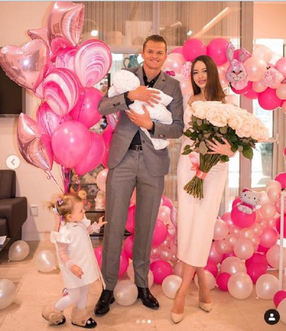 Жена футболиста Тарасова модель Анастасия Костенко рассказала, как приходит в себя после родов: новые фото