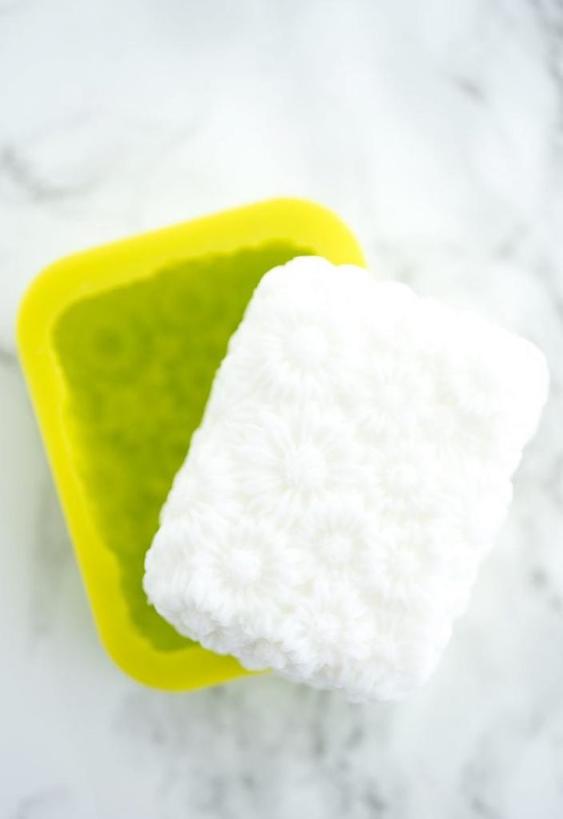 Ароматное и натуральное: готовим ванильно-ромашковое мыло своими руками
