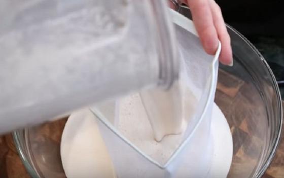 Как сделать миндальное молоко дома: нужно отобрать орехи покрупнее