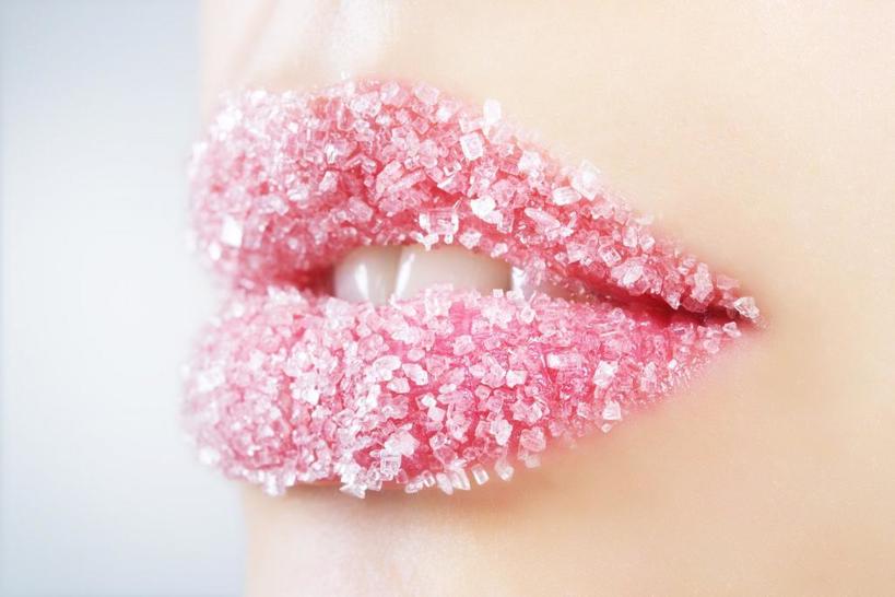 Бюджетный уход: мои губы всегда мягкие и здоровые благодаря домашнему сахарному скрабу с лавандой