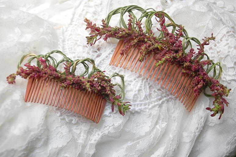 Как я украшаю гребешки и невидимки для волос живыми цветами: очень красиво смотрятся на свадьбе или другом торжестве