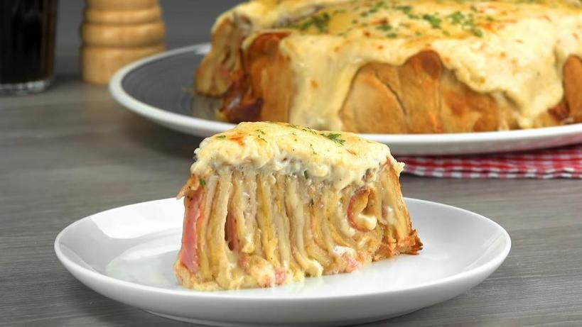 Никто не останется голодным: гигантский бутерброд с ветчиной и сыром в виде торта