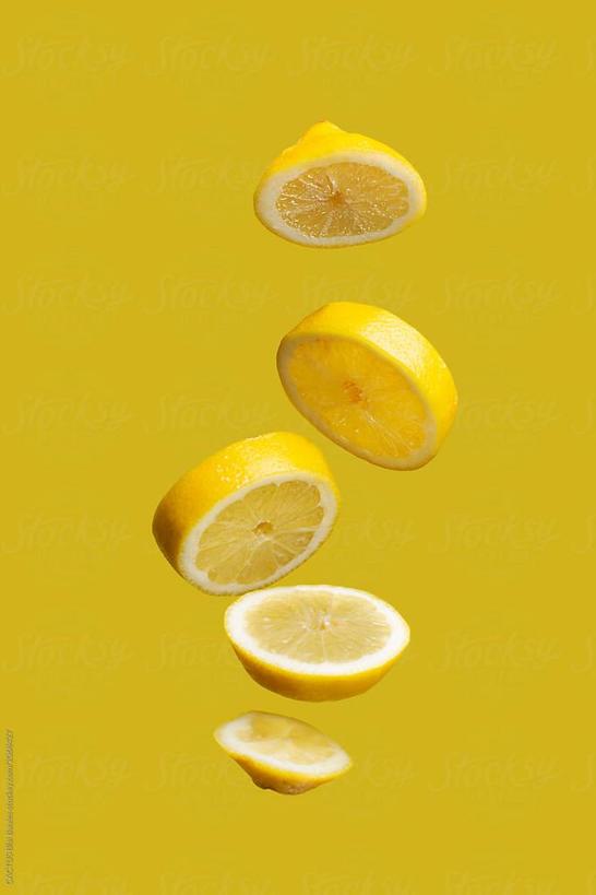 Спа-салон в домашних условиях: готовим лимонно-огуречную воду для выработки коллагена и успокаивающую маску