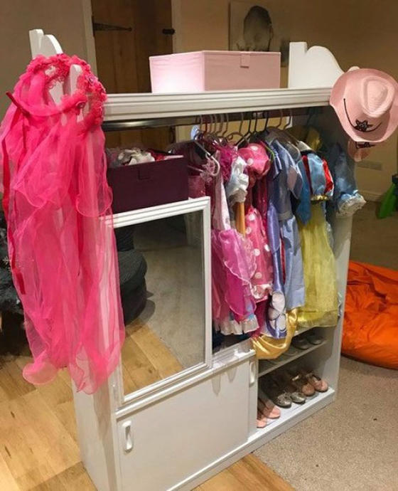 40-летняя Софи трансформирует шкафчик в комнату «Вселенная красоты» для своих дочерей всего за 20 £