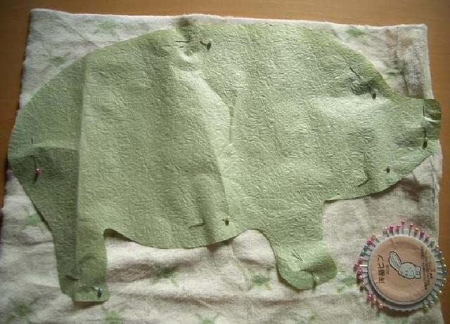 Сшила для ребенка мягкую подушку в виде свинки: результат