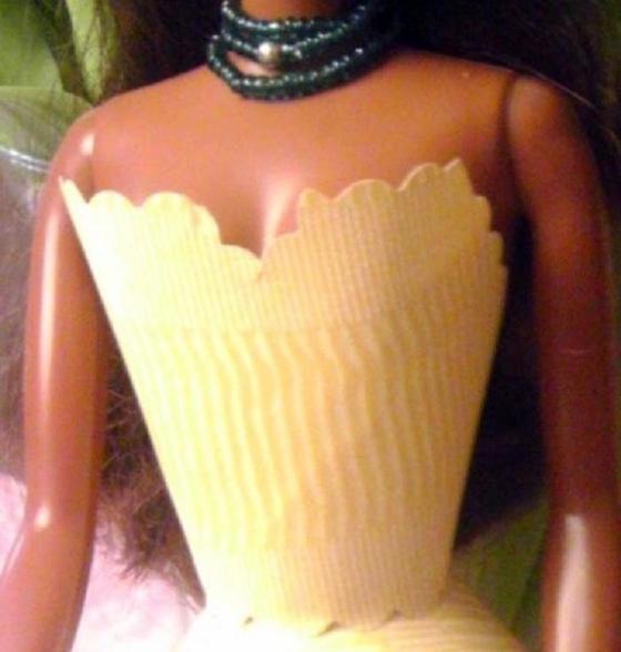 Остатки старых обоев я превратила в стильные платья для кукол Барби: инструкция и шаблоны прилагаются