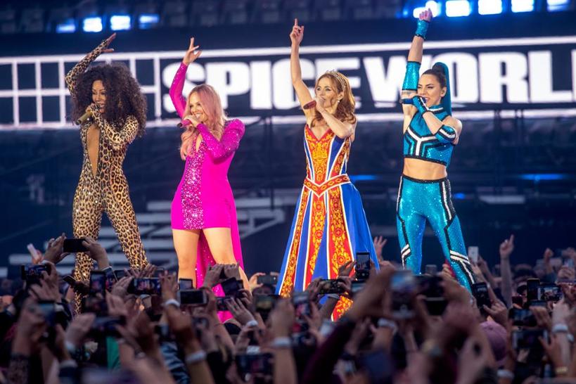 Культовое платье Spice Girls, которое произвело революцию в мире, продано с аукциона за 45 000 евро