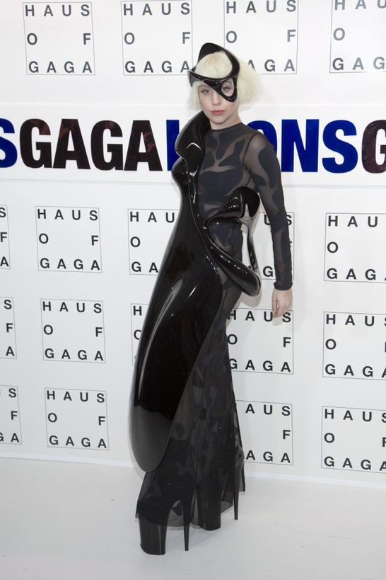 Леди Гага знает, как обратить на себя внимание: культовые образы певицы на красной дорожке (фото)