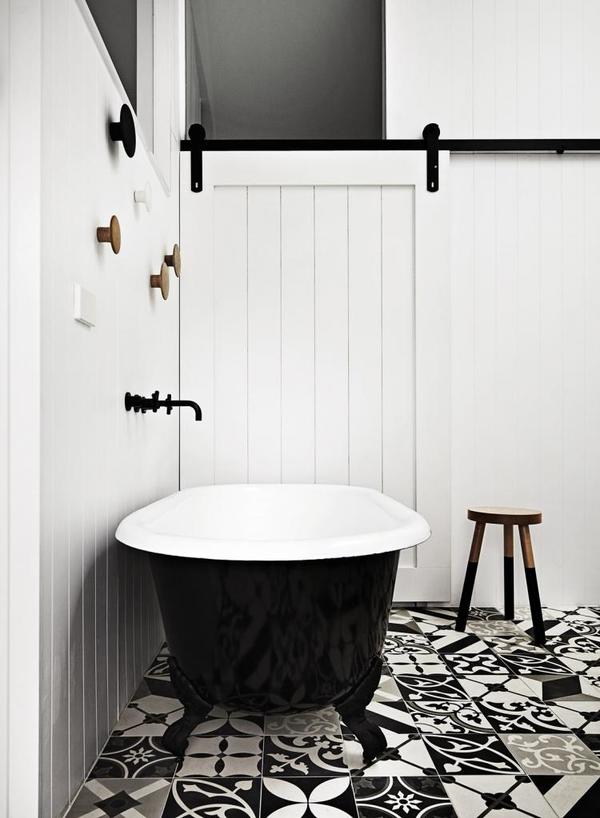 Смелые решения: делаем стильный ремонт в ванной с помощью узорной плитки