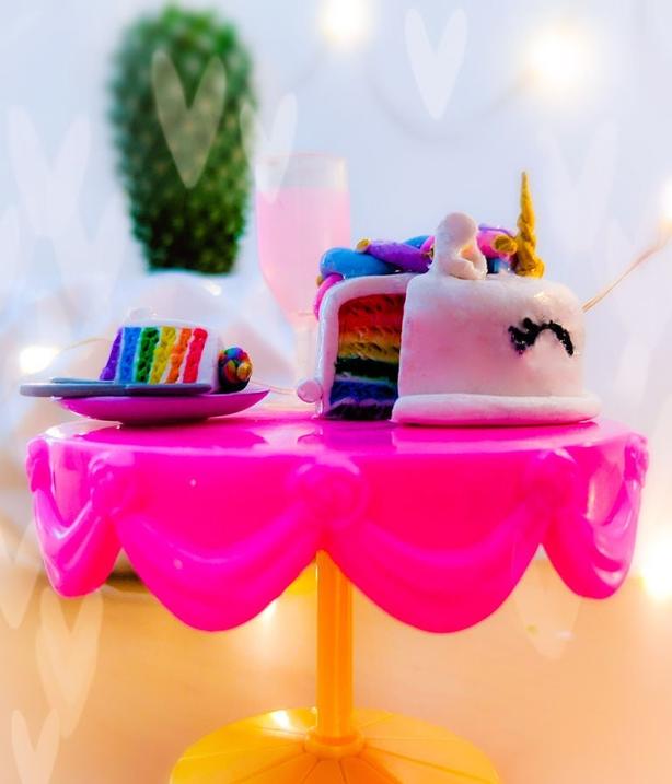 Дочка обожает пони, поэтому я сделала ей из пластилина милый торт  Единорог  (простая инструкция)