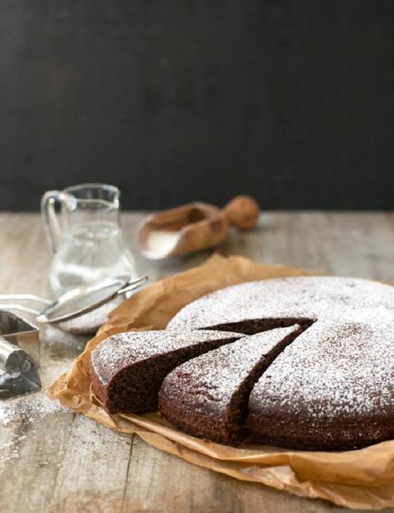 Шоколадный пирог без яиц, масла и молока: идеальный десерт в период самоизоляции от Андреа Соранидис