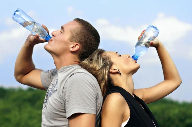 Разница налицо: как поменяется ваша внешность, если вы начнете пить больше воды в течение 30 дней