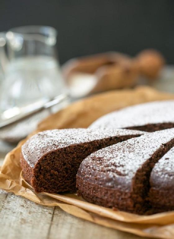 Шоколадный пирог без яиц, масла и молока: идеальный десерт в период самоизоляции от Андреа Соранидис